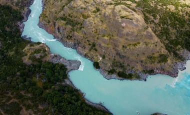 Campo en venta colindante al Río Baker de 104 hectáreas