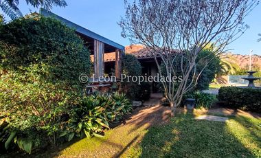 Leon Propiedades vende o arrienda con compromiso de compraventa parcela con casa en Sector Lolenco, Curacaví.
