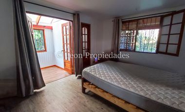 Leon Propiedades vende o arrienda con compromiso de compraventa parcela con casa en Sector Lolenco, Curacaví.