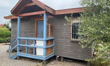 Leon Propiedades vende o arrienda con compromiso de compraventa parcela con casa en Sector Lolenco, Curacaví.
