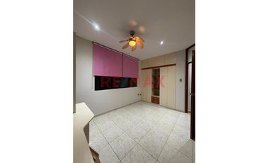 Venta De Departamento En 3Er Piso En Urb.Laguna Del Chipe//ID: 1176243