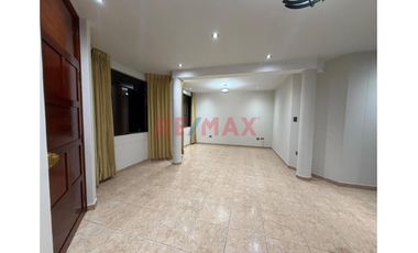 Venta De Departamento En 3Er Piso En Urb.Laguna Del Chipe//ID: 1176243