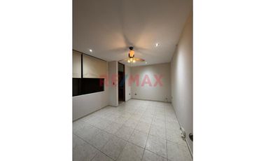 Venta De Departamento En 3Er Piso En Urb.Laguna Del Chipe//ID: 1176243