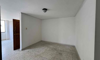 SE VENDE ANTIGUO Y AMPLIO APTO