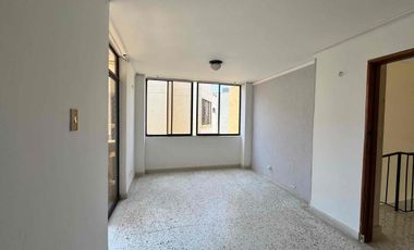 SE VENDE ANTIGUO Y AMPLIO APTO