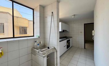 SE VENDE ANTIGUO Y AMPLIO APTO