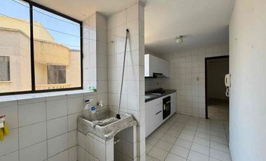 SE VENDE ANTIGUO Y AMPLIO APTO