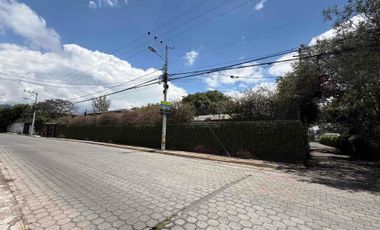 Terreno Esquinero de 4.212 m² para Desarrollo Residencial en La Morita, Tumbaco