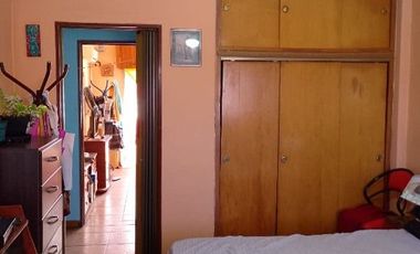 AMPLIA CASA AL FRENTE DE 3 AMBIENTES EN DOS PLANTAS