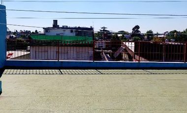 AMPLIA CASA AL FRENTE DE 3 AMBIENTES EN DOS PLANTAS