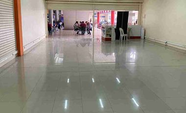Plaza comercial via Daule 9