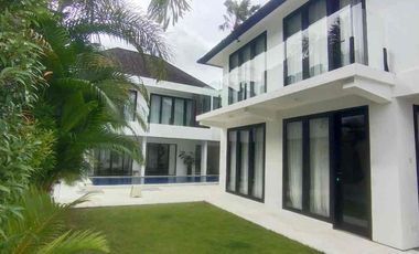 Villa di Jual Type Modern Tropical , di Canggu Bali , 5 menit ke Finns Beach Club , 5 Menit ke Atlas