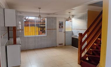 Arriendo casa 2 pisos Villa los jardines, Hijuelas