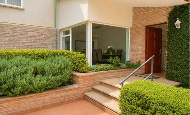 Casa amplia en renta en Lomas Hipódromo con departamento independiente