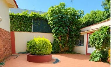 Casa amplia en renta en Lomas Hipódromo con departamento independiente
