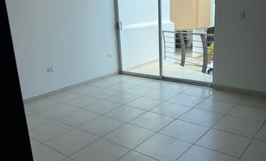 CASA EN RENTA EN FRACC VALLE REAL