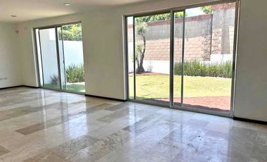 RENTA CASA LOMAS DE ANGELOPOLIS 1 / AMPLIA / JARDÍN ENORME / 4 recámaras