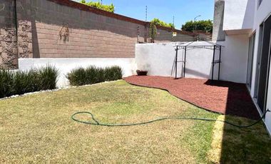 RENTA CASA LOMAS DE ANGELOPOLIS 1 / AMPLIA / JARDÍN ENORME / 4 recámaras