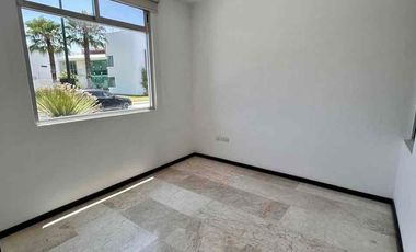 RENTA CASA LOMAS DE ANGELOPOLIS 1 / AMPLIA / JARDÍN ENORME / 4 recámaras