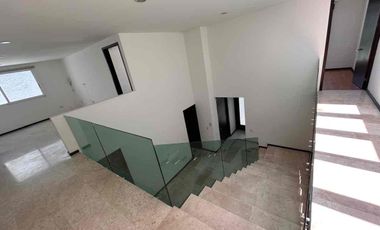 RENTA CASA LOMAS DE ANGELOPOLIS 1 / AMPLIA / JARDÍN ENORME / 4 recámaras