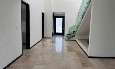RENTA CASA LOMAS DE ANGELOPOLIS 1 / AMPLIA / JARDÍN ENORME / 4 recámaras