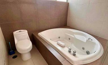 RENTA CASA LOMAS DE ANGELOPOLIS 1 / AMPLIA / JARDÍN ENORME / 4 recámaras