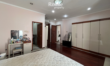 SEWA RUMAH CANTIK 3 LANTAI SEMI FURNISH PEJATEN BARAT JAKARTA SELATAN
