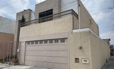 CASA HABITACIÓN – ALPES NORTE Excelente ubicación con salida rápida al Blvd. Nazario Ortiz . Frente a parque lineal