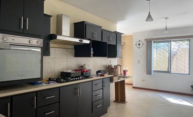 CASA HABITACIÓN – ALPES NORTE Excelente ubicación con salida rápida al Blvd. Nazario Ortiz . Frente a parque lineal