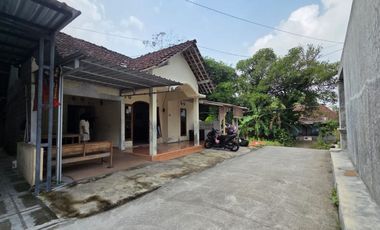 Rumah di dalam Kampung Jla. Palagan km 12
