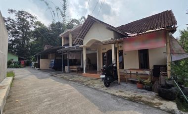 Rumah di dalam Kampung Jla. Palagan km 12