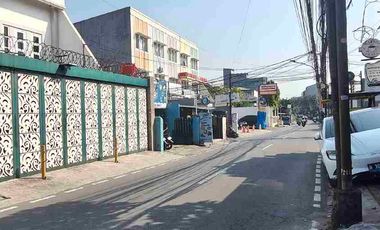 Rumah 2 lantai dengan akses 2 mobil, bagus, dekat tol dan stasiun Cawang di Asem Baris, Jaksel