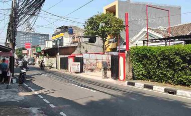 Rumah 2 lantai dengan akses 2 mobil, bagus, dekat tol dan stasiun Cawang di Asem Baris, Jaksel