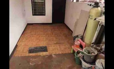 Rumah 2 lantai dengan akses 2 mobil, bagus, dekat tol dan stasiun Cawang di Asem Baris, Jaksel
