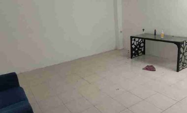 Disewakan rumah 2 BR di Wiguna Timur ,semi furnished.Rungkut Surabaya timur