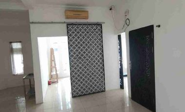 Disewakan rumah 2 BR di Wiguna Timur ,semi furnished.Rungkut Surabaya timur