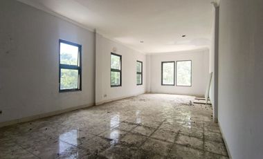 Sayap Riau Dekat Dago dan Pusat Kota. Dibawah Appaisal Ruko 3 Lantai Siap Huni di Kota Bandung