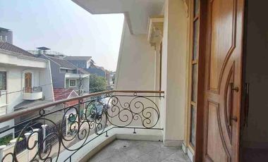 Di Jual Cepat Murah Rumah Megah Full Marmer Lokasi Strategis di Rawamangu Jakarta Timur