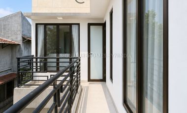 Rumah di Bawah 3 M di Area Graha Raya Bintaro ada Pool CPA 18139 AZ