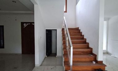 Rumah Mewah 2 Lantai Hook Taman Cipto
