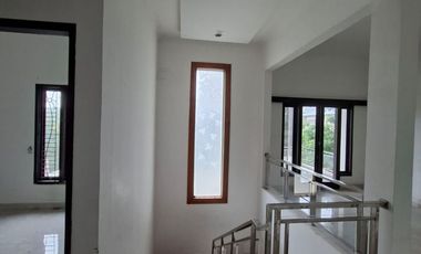 Rumah Mewah 2 Lantai Hook Taman Cipto