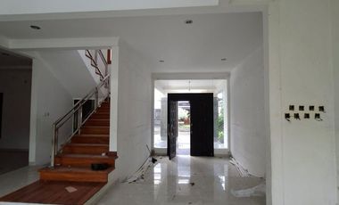 Rumah Mewah 2 Lantai Hook Taman Cipto