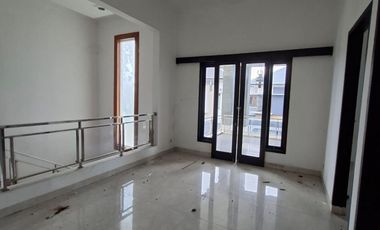 Rumah Mewah 2 Lantai Hook Taman Cipto