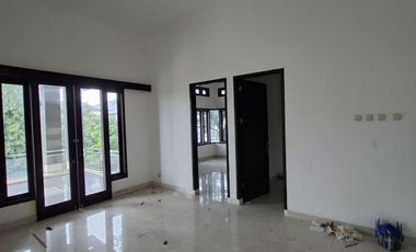 Rumah Mewah 2 Lantai Hook Taman Cipto