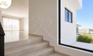 MODERNA Y ESPACIOSA CASA EN VENTA