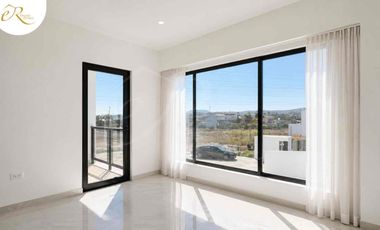 MODERNA Y ESPACIOSA CASA EN VENTA