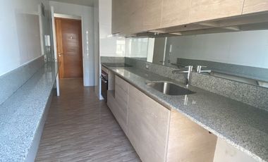 Amplio departamento 3D/2B en Macul