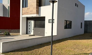 Se vende hermosa casa fracc Sierra Negra, Cuautlancingo!