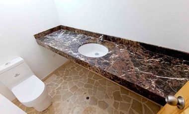 Venta de hermosa casa de ocasión en Chacarilla San Borja