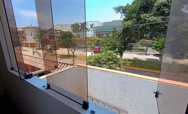 Venta de hermosa casa de ocasión en Chacarilla San Borja